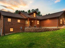 Teal's Treasure - Secluded Lakeside Cabin for 8，位于Kirbyville的酒店