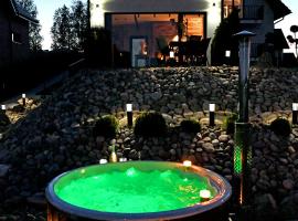 APARTAMENT JANETTA domek nad jeziorem，位于斯特日察的酒店