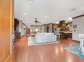 5 Minutes to Campbell - Clarksville Craftsman