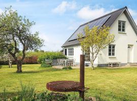 7 person holiday home in Storvorde，位于斯托沃勒的酒店