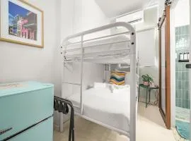 Room 4 Minimalist Bunk Room with Free Parking, San Juan