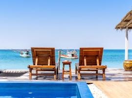 SeaSalt BeachFront Holiday Home, Private pool, 2 Bedroom house，位于恰洛克拉姆的酒店