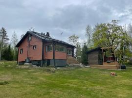 Detached house, sauna and tub