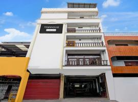 Townhouse White Town Near Rock Beach Formerly Prakasam Residency，位于蓬蒂切里的酒店