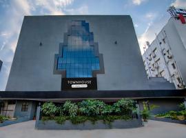 Super Townhouse Lakdikapul，位于海得拉巴的酒店