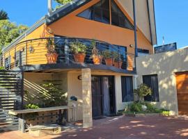 Beach Side Retreat，位于兰斯林的酒店