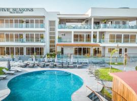 Five Seasons Palm Resort，位于Prampram的酒店
