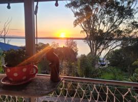 Camp in Style - Waterfront Guesthouse，位于Russell Island的酒店