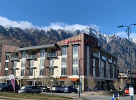 Ramada Suites by Wyndham Queenstown Remarkables Park，位于皇后镇的酒店