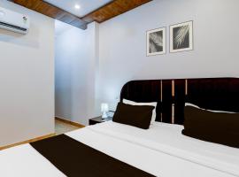 Super Hotel O Aastha Inn，位于Transport Nagar的酒店