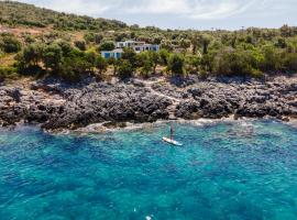 Villa Saphora Sea Front Villa，位于Évyiros的酒店