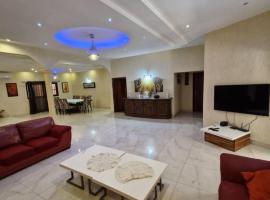 Belle Villa avec Jacuzzi à Adidogomé，位于Komé的酒店