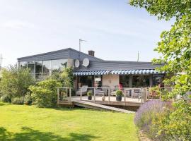 Holiday Home 36A BÅSTAD，位于巴斯塔德的酒店
