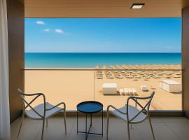 Hotel Poem - Infinity Pool, Sky Bar & Panoramic Sea View，位于艾福雷诺德的酒店