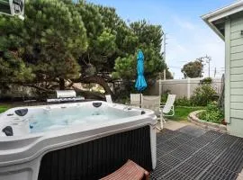 O-Side Beach Bungalow with Jaccuzi Blocks to beach