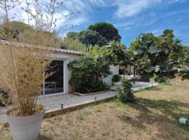 Maisonnette presqu ile de Giens，位于耶尔的酒店