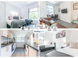 Spacious 3 BR House in PR6 Free Parking & WiFi Sleeps 6