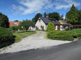 Trivsamt hus på Österlen i Ullstorp，位于图默利拉的酒店