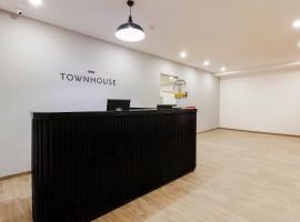 Super Townhouse RCC Elite，位于Ameerpet的酒店