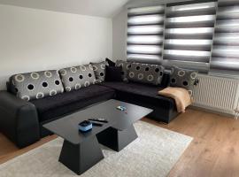 Stan Pljevlja，位于普列夫利亚的带停车场的酒店