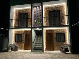 APARTAMENTOS BORA BORA II vila nova 600 METROS DA EXPOVILLE，位于约恩维利的酒店