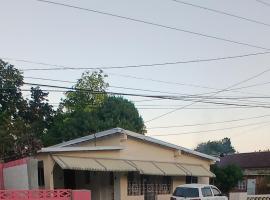 Entire 3 bedroom house in St Thomas, Jamaica，位于Port Morant的酒店
