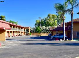 维塞利亚速8酒店，位于Visalia Municipal Airport - VIS附近的酒店
