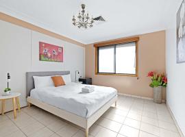 Comfort & Calm - Double Room on a Quiet Crescent in Liverpool - Shared Bathroom，位于利物浦的酒店