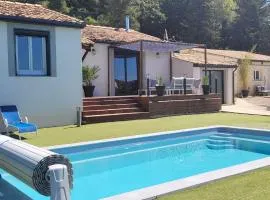 Dans la nature, proche mer, villa de Standing avec piscine, jaccusi