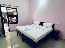 Mahadev Hotel !! Near Chandigarh Int'l Airport !，位于Chandigarh Airport的酒店