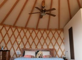 צלילי השקט- היורט מול הנוף，位于Gita的豪华帐篷