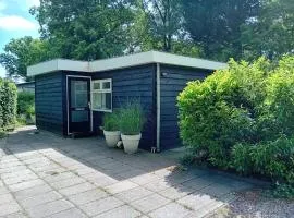 Knusse bungalow met binnen en buitenzwembad op het park