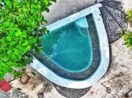 Villa Maayun, a nest in paradise，位于Letman的酒店