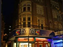 2 bed central apartment, stones throw to beach and pier