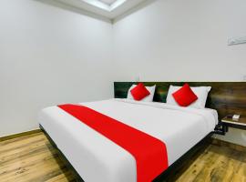 Super Hotel O White Villa，位于Dhantoli的酒店