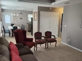 2 Bedrooms Apt near Univeristy