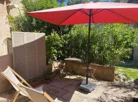 Séjour au pied du colorado provençal, avec piscine
