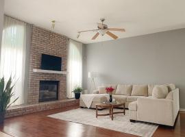 Bright & Cozy Broken Arrow Home!，位于布罗肯阿罗的酒店