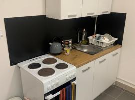 Your home 9 with parking，位于Myslava的酒店