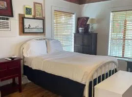 Charming 1-Bedroom Oasis in Lafayette - Perfect for a Cozy Getaway