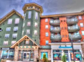 Snowshoe Mountain Retreat! Ski in and Out!