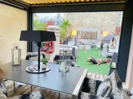 Luxury Rooftop Escape with Jacuzzi & Sacré-Cœur View