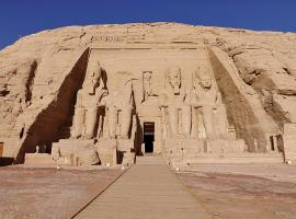 abu simbel and luxor trip，位于Jazīrat Suhayl的船屋