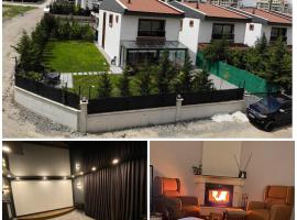Cozy home - Garden, Fireplace & Cinema Experience，位于Etimesğut的酒店