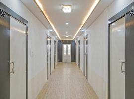 Hotel O Mr Crown Inn To Inn，位于Charbagh的酒店