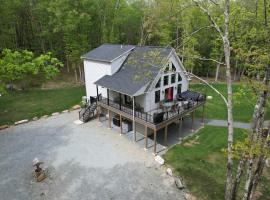 Jim Thorpe Luxury Mountain House, Game Room，位于吉姆索普的酒店