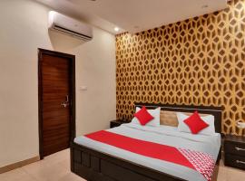 Hotel O New Royal Inn，位于Gomti Nagar的酒店
