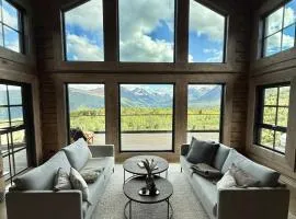 Exclusive Fjord Lodge with Private Jacuzzi and Epic Views