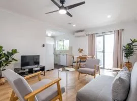 Modern 2BR Apartment Near Portside & Airport