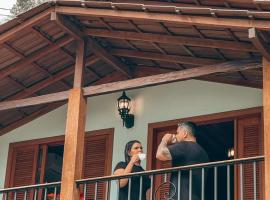 Pousada Chal&eacute; Santa Teresa，位于圣特雷莎的木屋